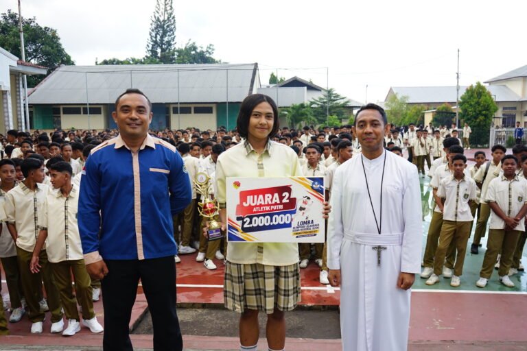 Bangga! Siswi SMATER Ndao Sabet Juara 2 O2SN Bidang Atletik Mewakili Kabupaten Ende